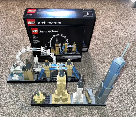 LEGO ARCHITECTURE: New York City (21028) & London (21034) fully complete