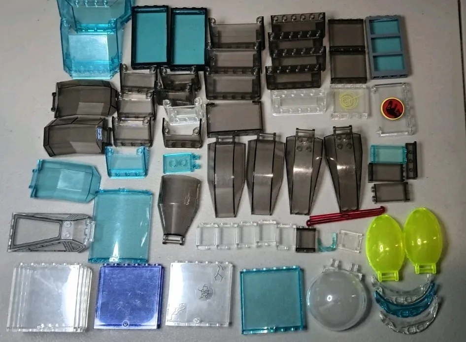 Lego Lot Of Various Translucent Windscreens, Cockpits, Panels Etc.