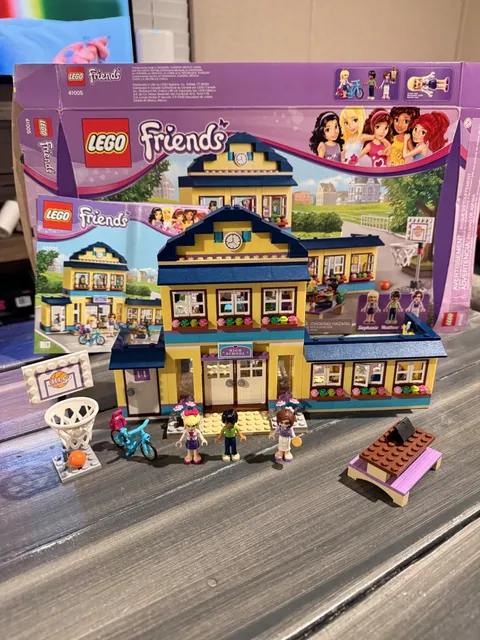 LEGO Friends 41005 Heartlake High – Complete Set w/ Box & Instructions (Retired)