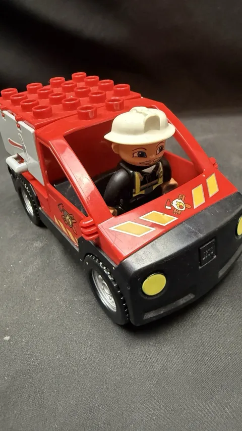 Lego Duplo Red Firetruck Vehicle With Fireman Captain Figure VTG A9
