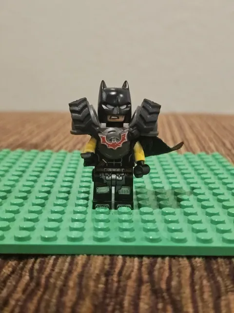LEGO The LEGO Movie 2 Battle Ready Batman Minifigure tim118