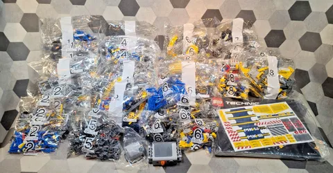 LEGO TECHNIC 42055 Bucket Wheel Excavator 42055 , New In Bags - box has wear.