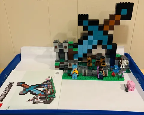 LEGO Minecraft: The Sword Outpost (21244) Used 100% Complete!