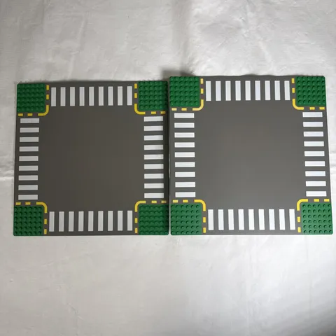 Vtg Lego 10X10 Street Crosswalk 4 Way Green Base Plates Lot Of 2 44343 1-01 2-01