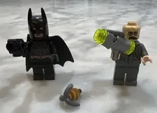 LEGO 76239 Batmobile Tumbler: Scarecrow Showdown Minifigures Weapons
