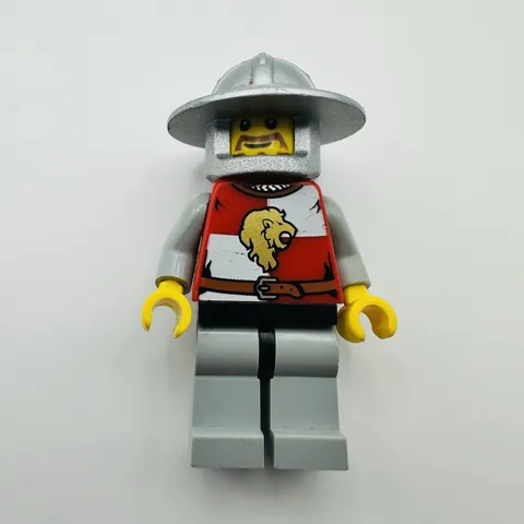 LEGO Kingdoms Lion Knight Castle Minifigure 7946 Pre-owned Read Description