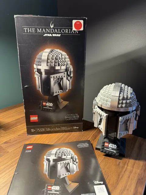 2022 Lego Star Wars (75328) The Mandalorian Din Djarin Helmet Complete w/Manual!