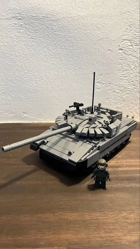 Brickmania T-80BVM Russian Main Battle Tank Custom LEGO Set Minifigure Excellent