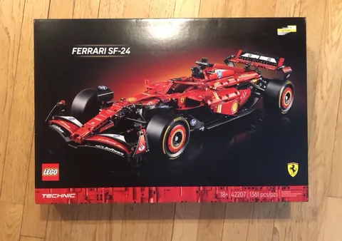 BRAND NEW!!! UNTOUCHED!! CHEAP!!! LEGO Technic Ferrari SF-24 42207 Set 1361 pcs