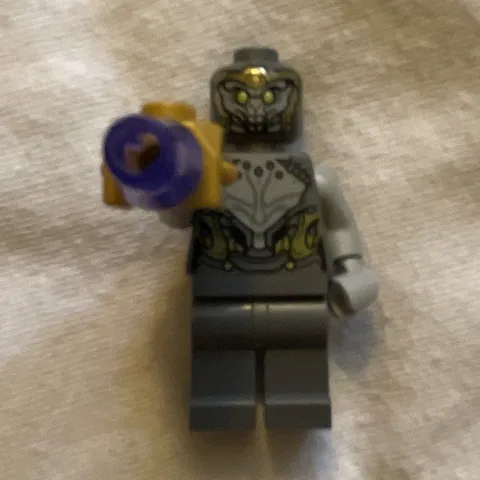 LEGO Minifigure Gray Armor w/ Gold/Black Helmet & Gold/Blue Accessory