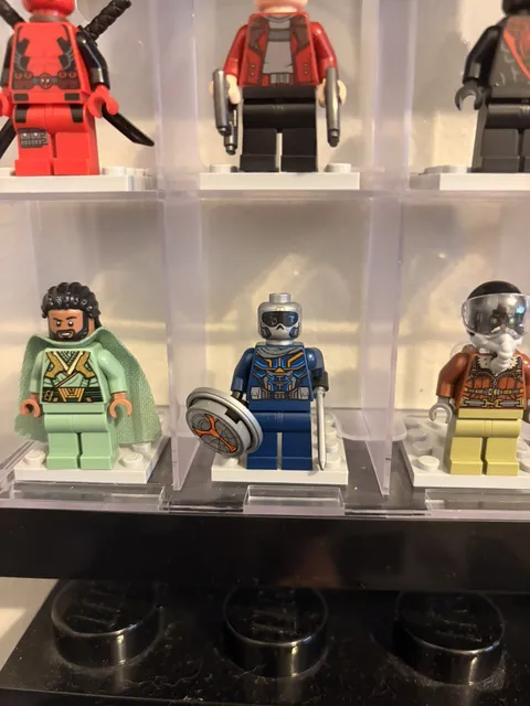 LEGO Super Heroes Taskmaster Minifigure - sh0674 - Set 77905 with SHIELD