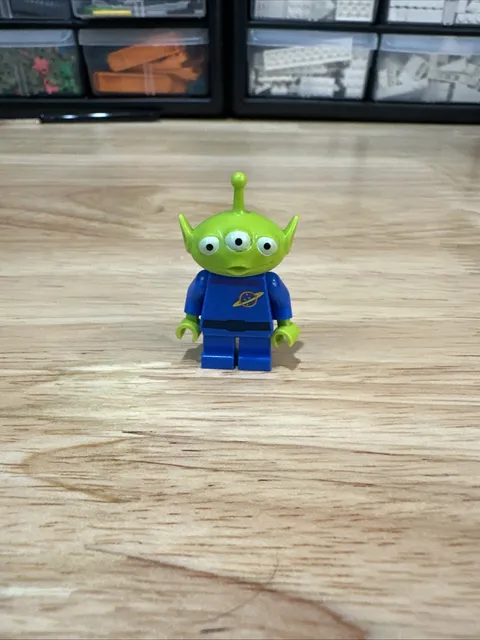 LEGO Toy Story Minifigure - Alien - From Sets 30070 7592 7591 7598 toy006