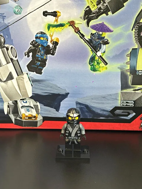 LEGO NINJAGO Kimino Final Battle Cole Minifigure