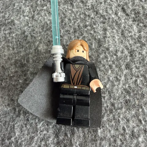 LEGO Star Wars Anakin Skywalker Minifigure Episode III w/ Cape Lightsaber