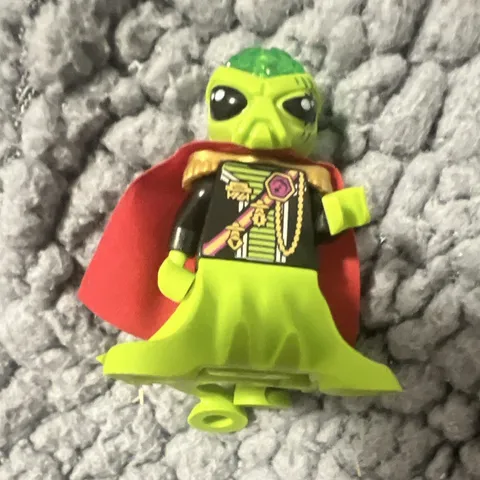LEGO Minifigures Alien Green Minifigure Character w/ Red Cape, Plastic