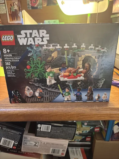 lego 40658 Millennium Falcon Holiday Diorama Star Wars Retired New Sealed