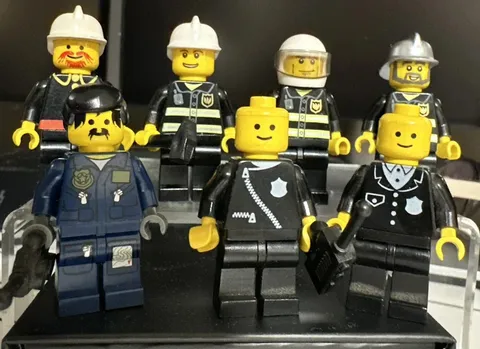 Lego Minifigure Lot: 7 Figures (some Retro) Firefighters And Police Officers