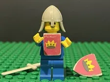 Lego Classic Castle Knight Minifigure w/ Armor Shield & Sword 375 6075 cas082s