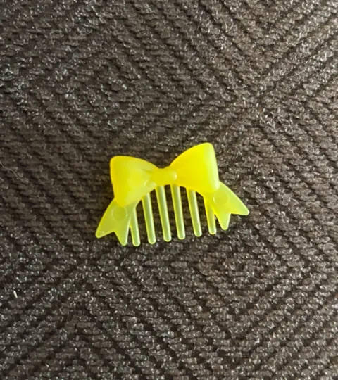 LOL Surprise Yellow Comb Accessory