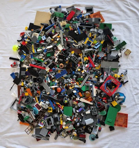 9 Lbs LEGO lot Bulk Blocks, Plates, Assorted Pieces