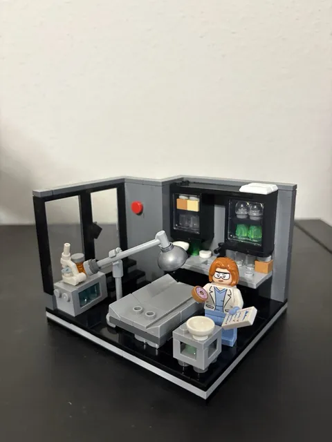 USED LEGO Ideas Scully's Lab from "The X-Files" - #40896 221 Pieces