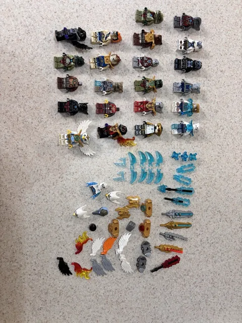 Huge LEGO Legends of Chima Minifigure Lot w/ Accessories and Weapons