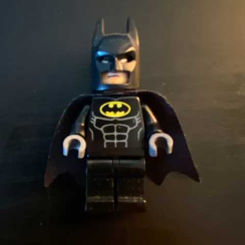 LEGO Batman Minifigure Black Suit with Cape Plastic Age 6+ Set: Minifigure