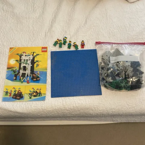 LEGOLAND (6077) castle FORESTMEN RIVER! 100% w manual , minifigures VINTAGE 
