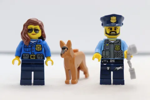 2)Police Officer Lot Female K-9 Dog 60047 60043 LEGO® Minifigure Mini Figure