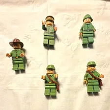 LEGO Military Soldier Minifigure Lot of 5 Green Uniform w/ Hats & Helmet