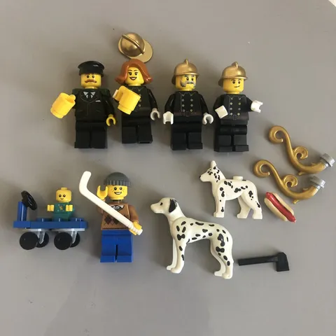 LEGO Lot Minifigures Winter Village Fire Station Fighters Dalmatian Dog 10263