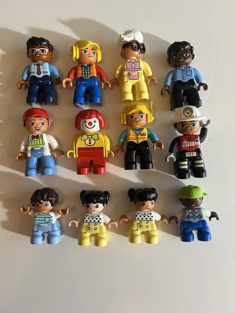Lot of 12 LEGO Duplo Action Figures including Clown Toys (Y31)