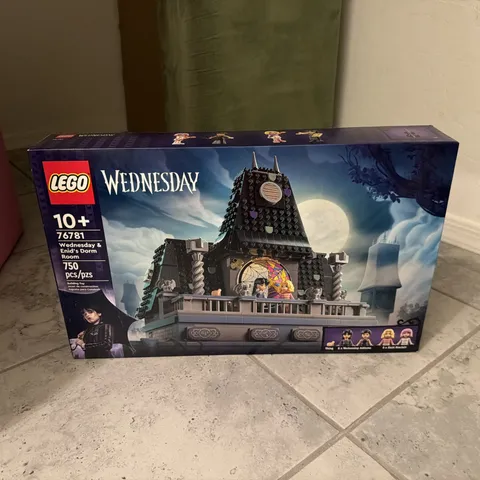 LEGO Wednesday: Wednesday & Enid's Dorm Room (76781)