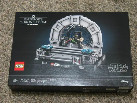 LEGO® Star Wars 75352 Emperor's Throne Room Diorama Vader Palpatine Retired Box