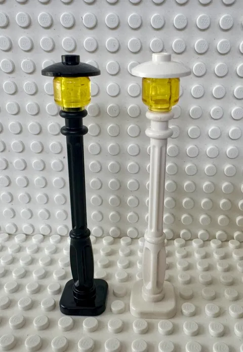 LEGO Support 2 x 2 x 7 Lamp Post, 4 Base Flutes 11062 w Trans-Yellow Head 3626