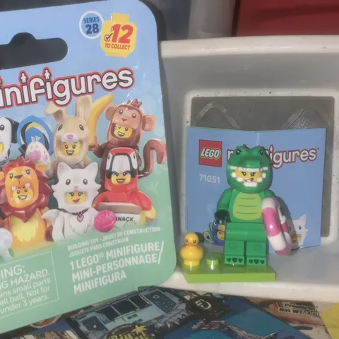 LEGO Minifigures Series 28 Crocodile Costume Minifigure w/ Stand Foil 71051