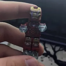 LEGO Battle Damaged Iron Man From avengers tower New Minty condition