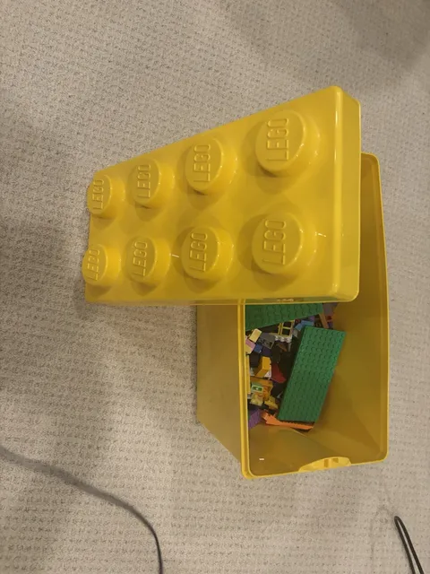 8 Lbs Of LEGO In Box With Lid CLASSIC Classic Mixed Some People Large Container