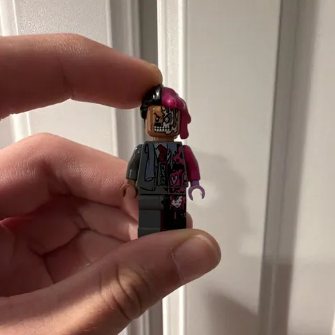 LEGO Batman Movie Minifigure Two-Face (Split Suit) from set 70915