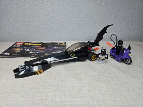 LEGO Batman: The Batman Dragster: Catwoman Pursuit (7779) - Missing 1 Piece