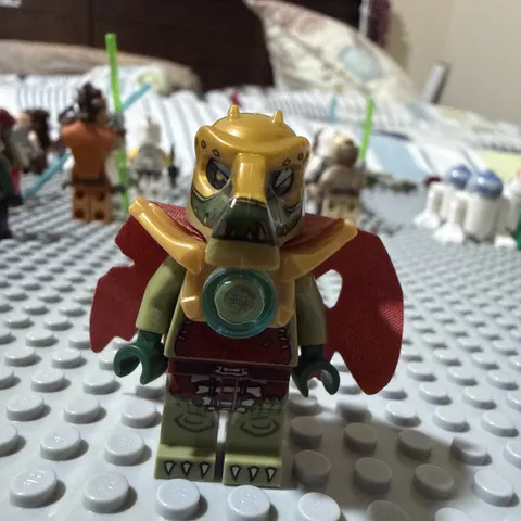 LEGO Crominus with Torn Cape Chima  minifigure USED  Good Condition  loc023