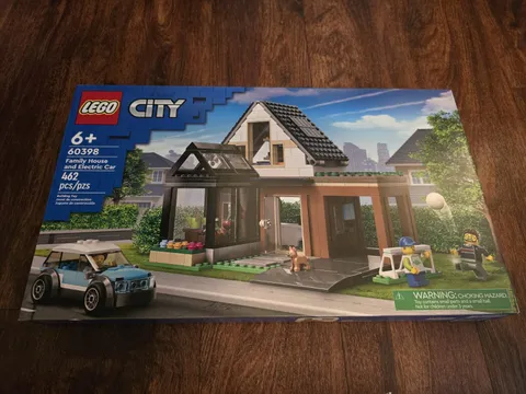 LEGO CITY: Family House and Electric Car (60398)