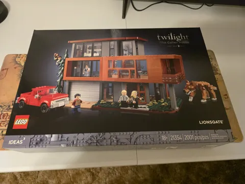 Brand New Lego 21354 2001pc Twilight:  The Cullen House Set