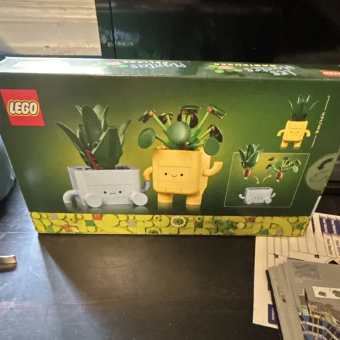 LEGO Botanicals Happy Plants 10349 Botanical Collection 217 pcs, Box, Separator