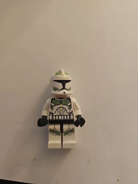 LEGO Star Wars Clone Trooper Minifigure The Clone Wars White Green Armor