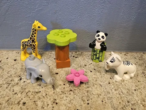 Retired 2019 LEGO DUPLO: Baby Animals Town 10904-Complete w/o box & manual