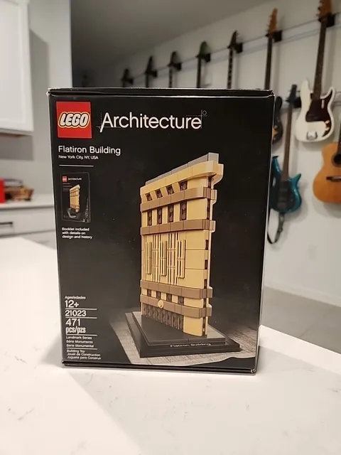 LEGO ARCHITECTURE: Flatiron Building, New York (21023) with box & Instructions