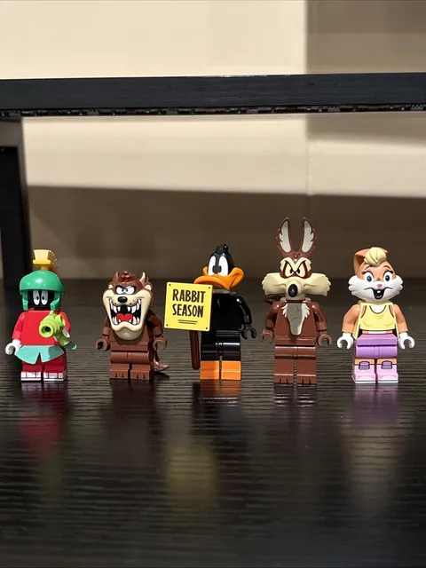 Lego Looney Tunes Minifigure Lot - Great Condition!!