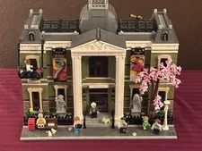 LEGO Icons 10326 Natural History Museum COMPLETE w/ Minifigures Retired Modular