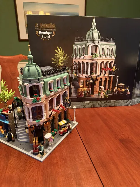 LEGO Boutique Hotel 10297 Creator Expert Modular Buildings 3,066 Pieces w/ box